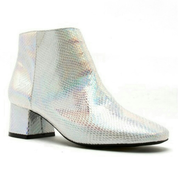 Qupid Shoes - 💎NWOB Qupid Silver Faux Snakeskin Iridescent Boot